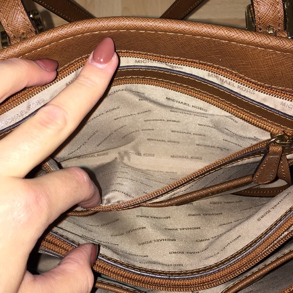 Michael Kors Jet Set Front Snap Pocket Tote - Picture 4 of 11